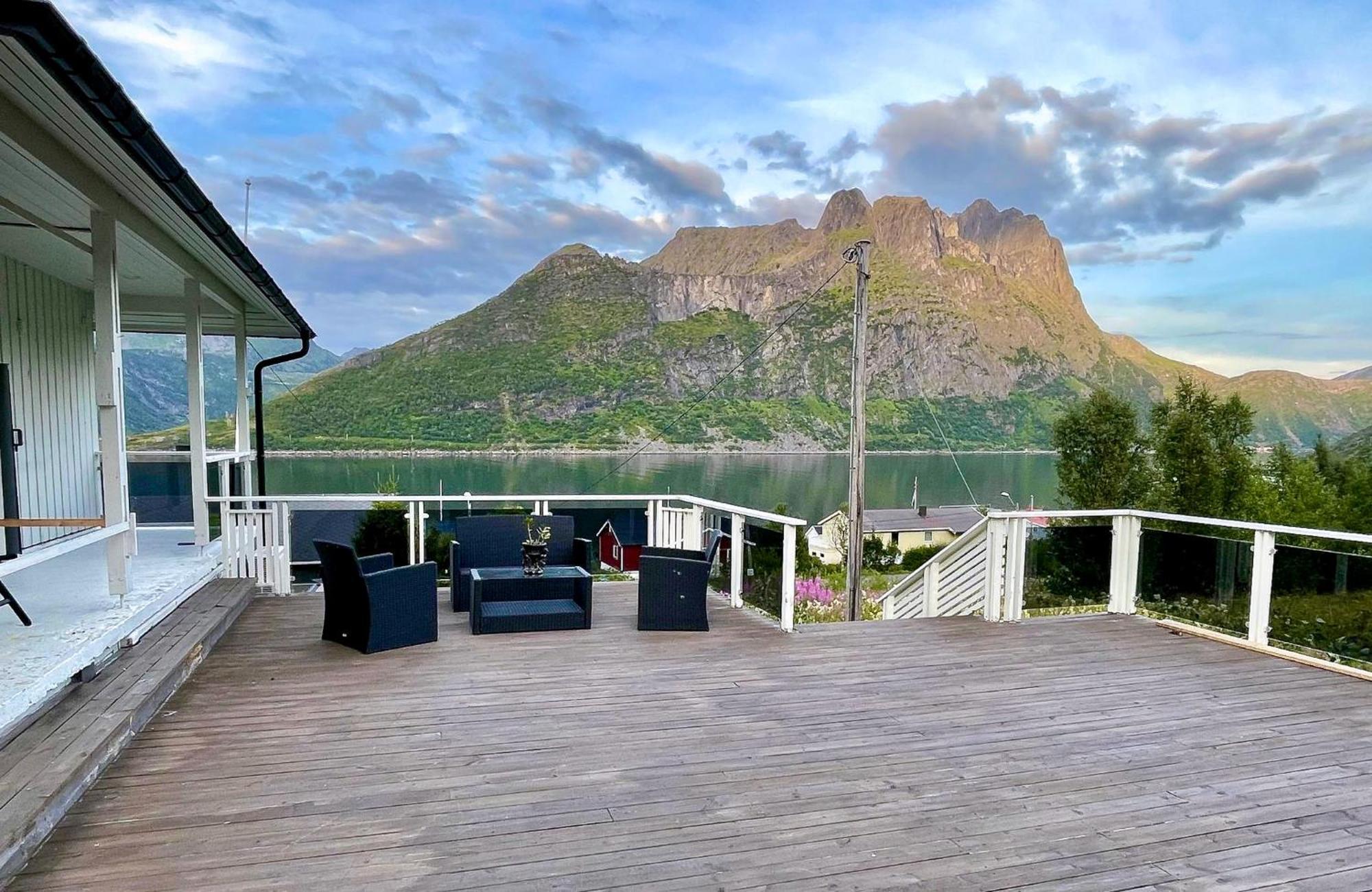 Spacious Waterfront Gem - Panoramic View - Terrace Fjordgard