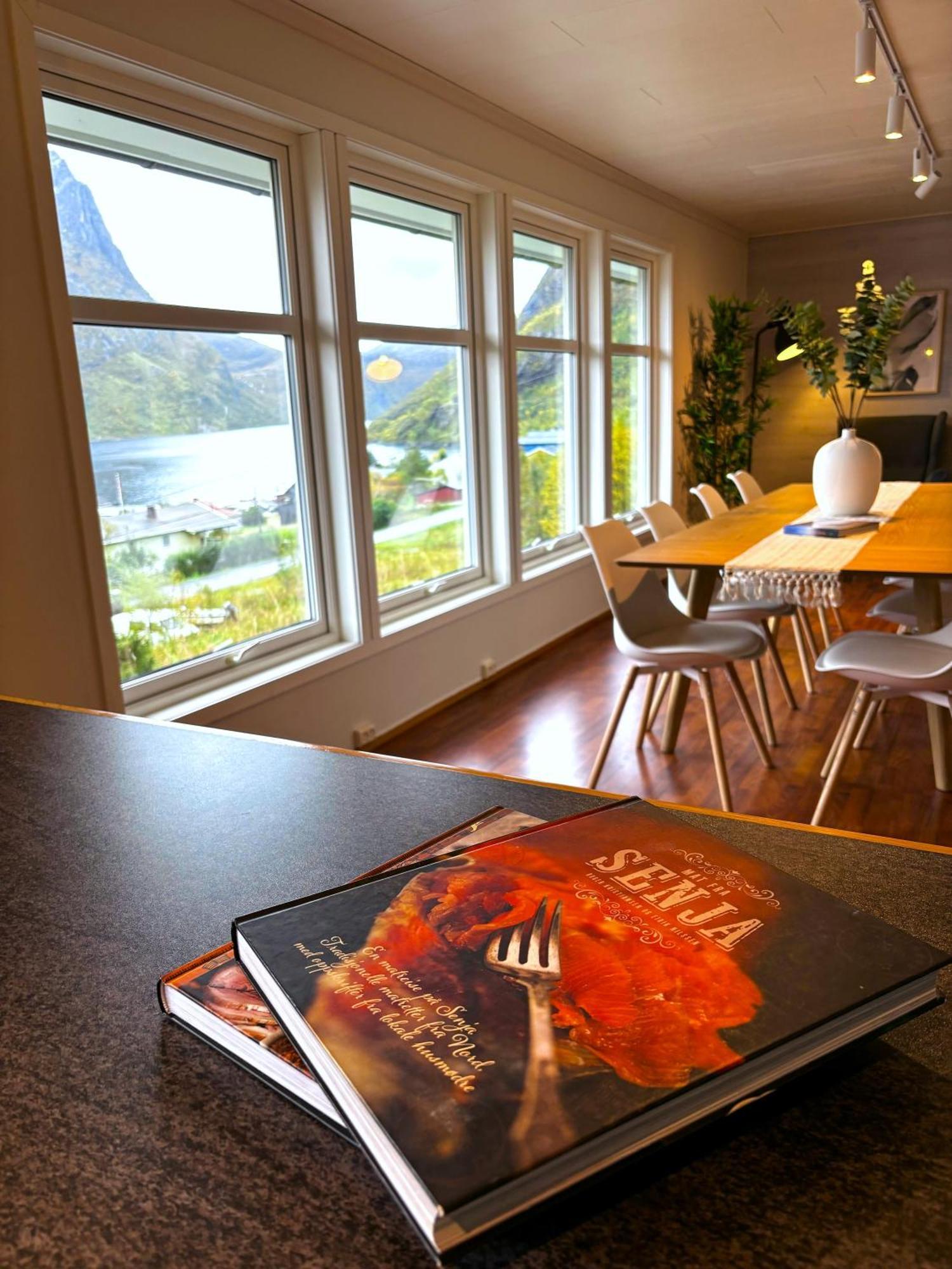 Spacious Waterfront Gem - Panoramic View - Terrace Villa *