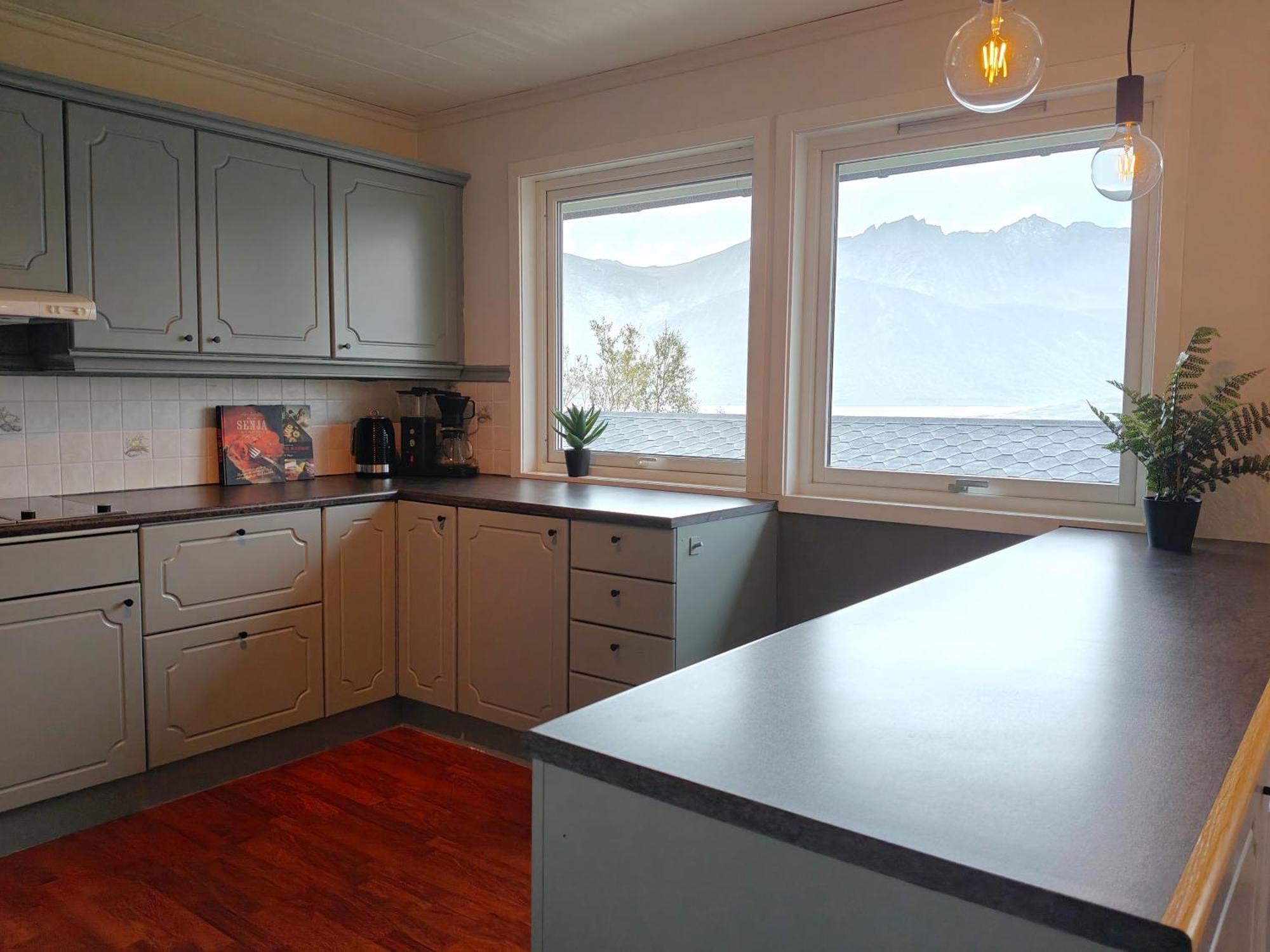 Villa Spacious Waterfront Gem - Panoramic View - Terrace *