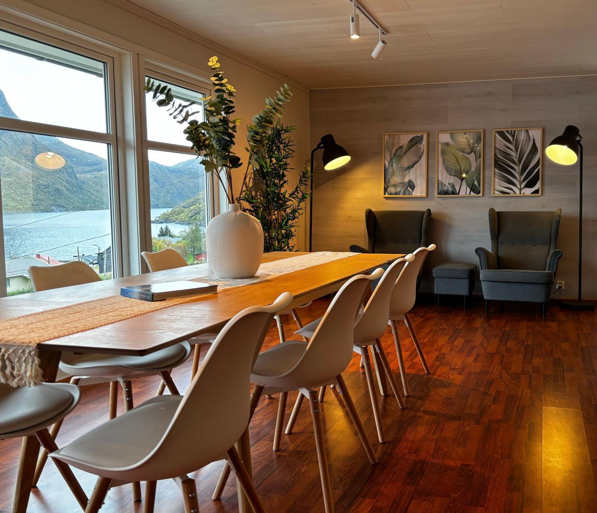 Spacious Waterfront Gem - Panoramic View - Terrace *